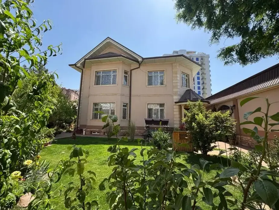 Продаётся 8-комнатная дача, 7.8 сот., 520 м² — Мирабадский район