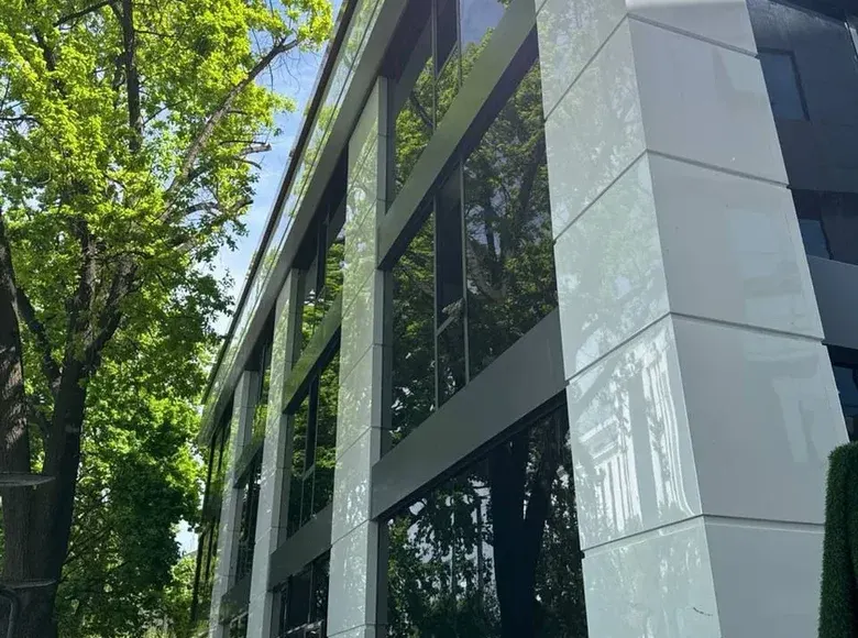 Сотилади тижорат биноси, 900 м² — Юнусобод тумани