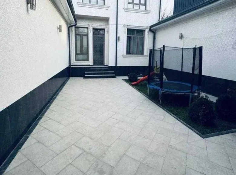 Сотилади 7 хонали ҳовли уй, 4 сотих, 550 м² — Мирзо Улуғбек тумани
