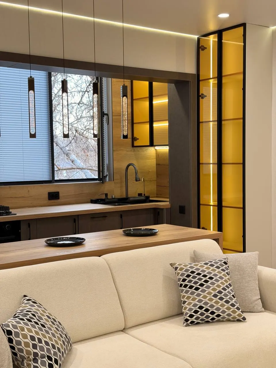 Продаётся 2-комнатная квартира, 65 м², 3/4 этаж — Мирабадский район