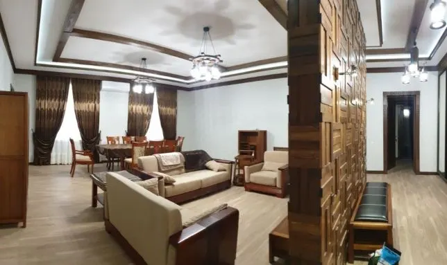 Сдаётся 4-комнатная квартира, 180 м², 2/4 этаж — Яккасарайский район