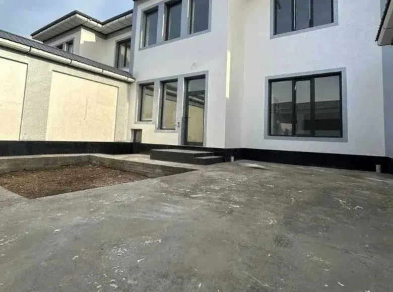 Сотилади 5 хонали ҳовли уй, 3 сотих, 200 м² — Бектемир тумани