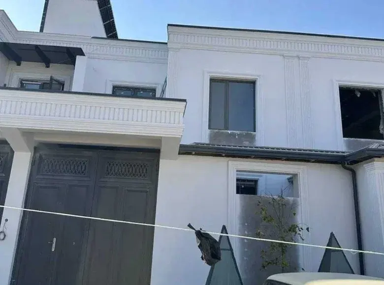Sotiladi 5 xonali hovli uy, 1.5 sotix, 380 m² — Yunusobod tumani