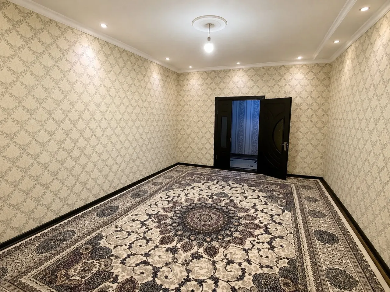 Продаётся 4-комнатная квартира, 98 м², 4/5 этаж — Яшнабадский район