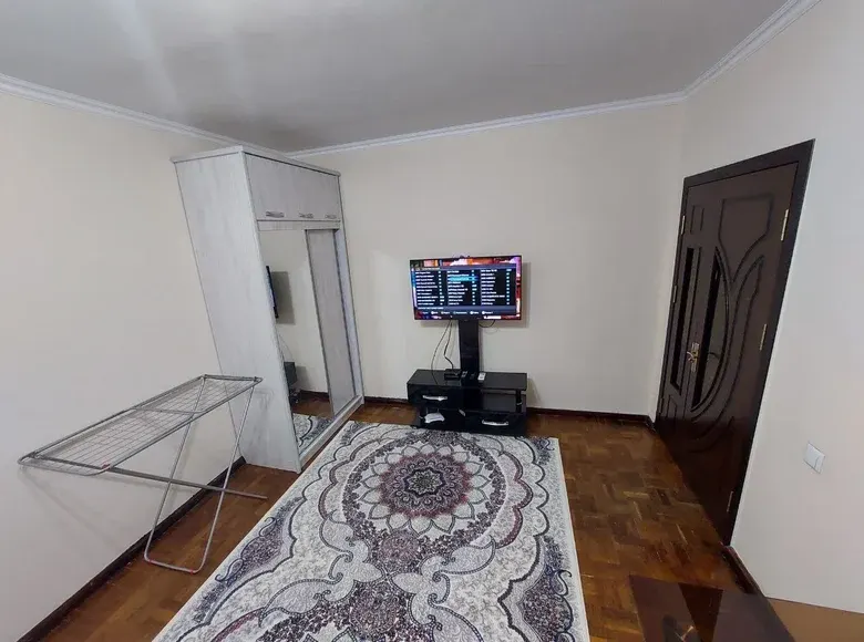 Сдаётся 1-комнатная квартира, 40 м², 1/4 этаж — Мирабадский район
