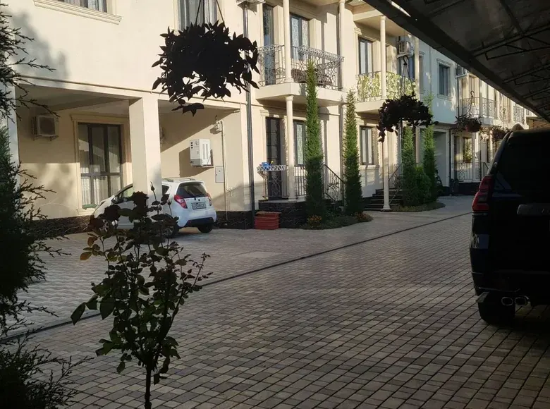 Сотилади 5 хонали ҳовли уй, 250 м² — Мирзо Улуғбек тумани