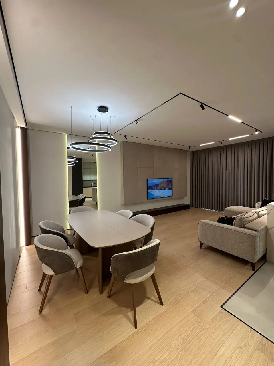 Сдаётся 4-комнатная квартира, 130 м², 8/12 этаж — Мирабадский район