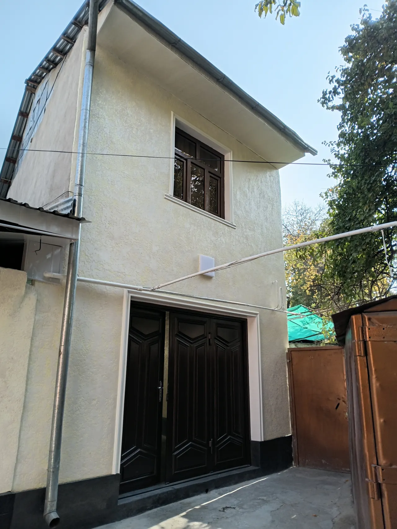 Сотилади 6 хонали ҳовли уй, 168 м², 1 қаватли — Яшнобод тумани