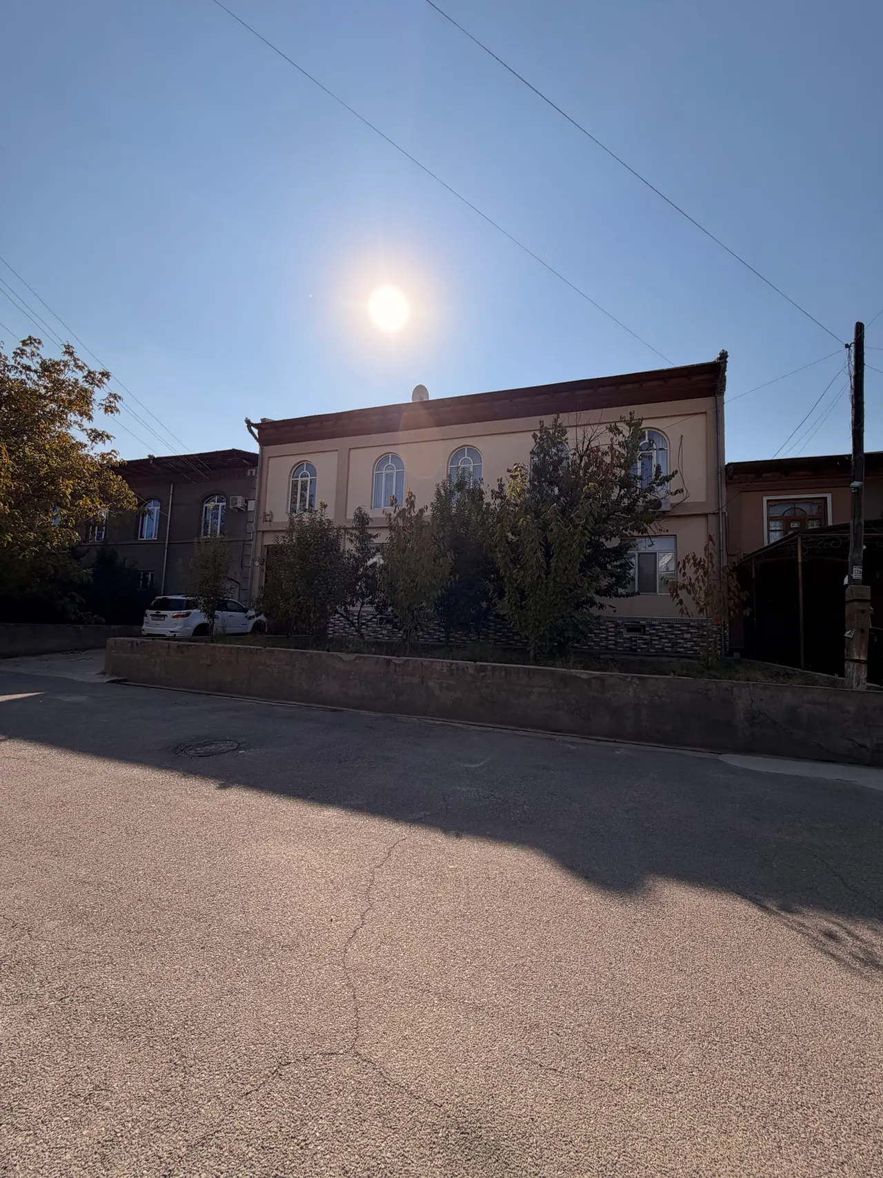 Ijaraga beriladi 8 xonali hovli uy, 6 sotix, 3 qavatli — Olmazor tumani