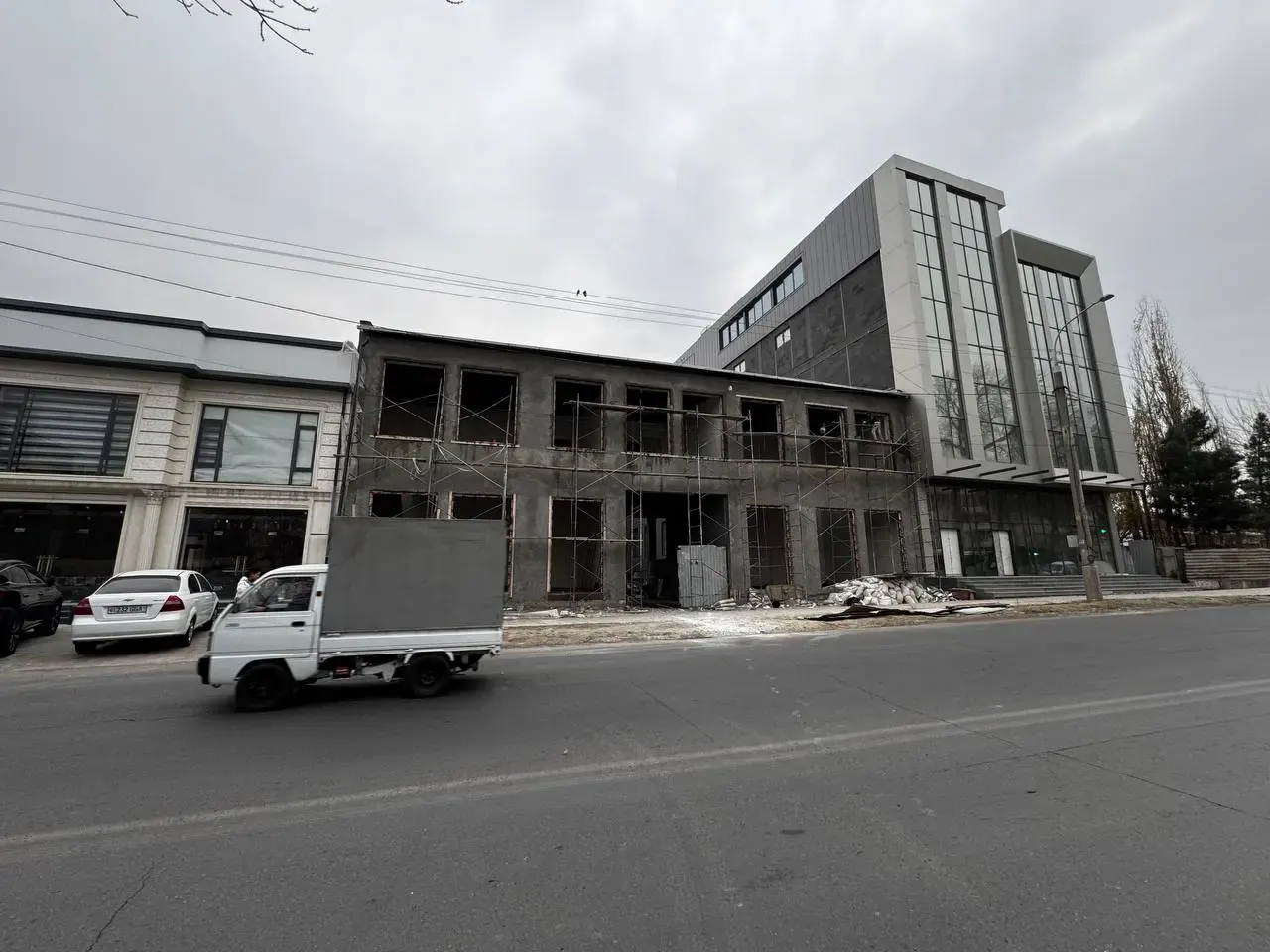 Сдаётся коммерческое помещение, 2000 м², 9 сот., 2/2 этаж — Алмазарский район