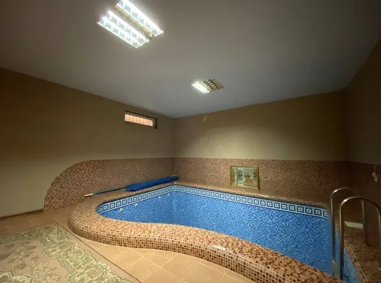 Sotiladi 5 xonali kvartira, 200 m², 2/2 qavat — Mirzo Ulugʻbek tumani