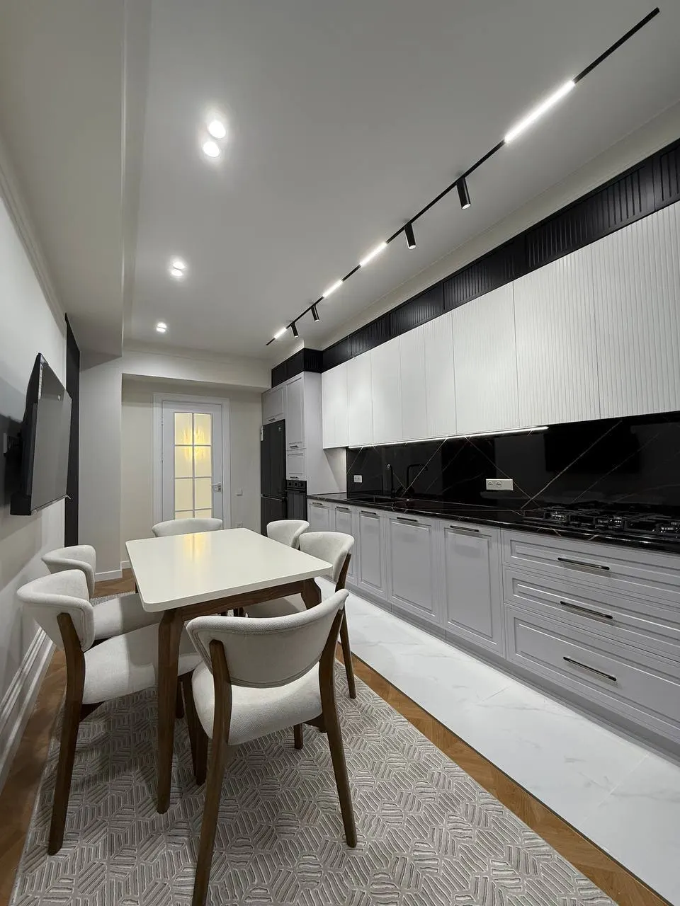 Сотилади 4 хонали квартира, 127 м², 5/9 қават — Мирзо Улуғбек тумани