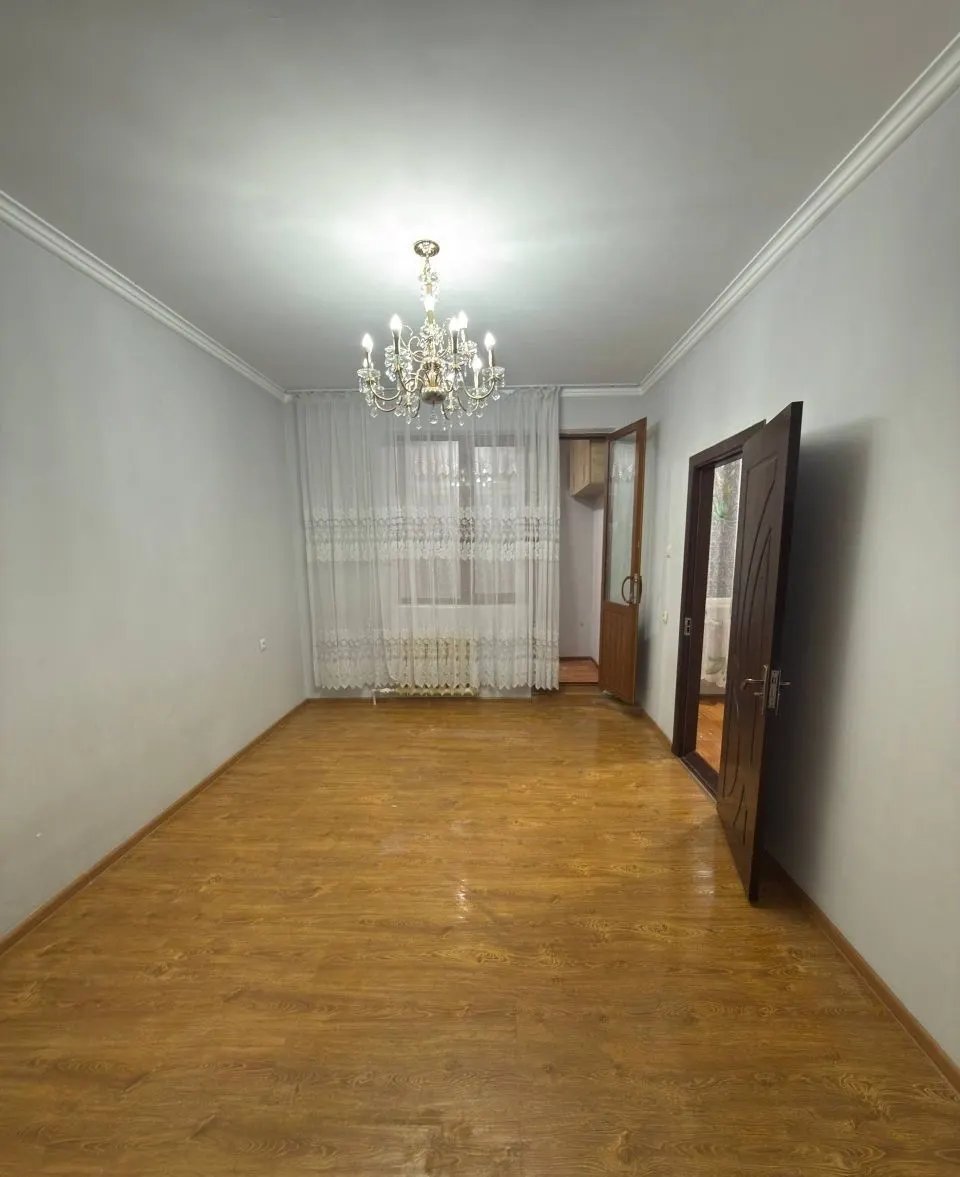 Сотилади 2 хонали квартира, 49 м², 2/4 қават — Мирзо Улуғбек тумани