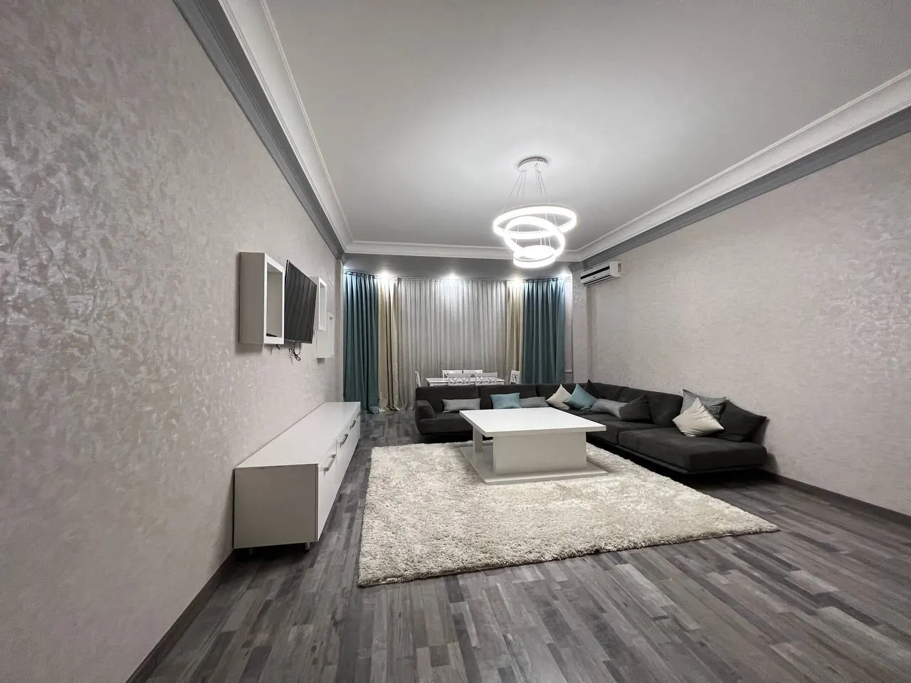 Сдаётся 4-комнатная квартира, 175 м², 5/9 этаж — Яккасарайский район