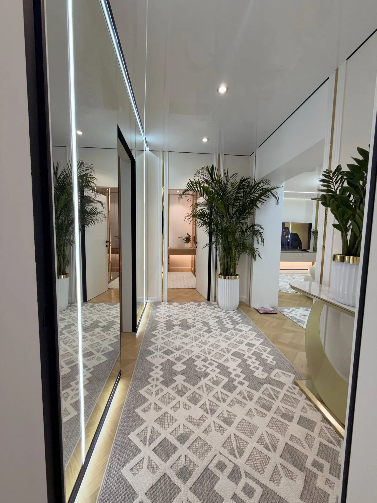 Sotiladi 4 xonali kvartira, 100 m², 2/4 qavat — Mirobod tumani