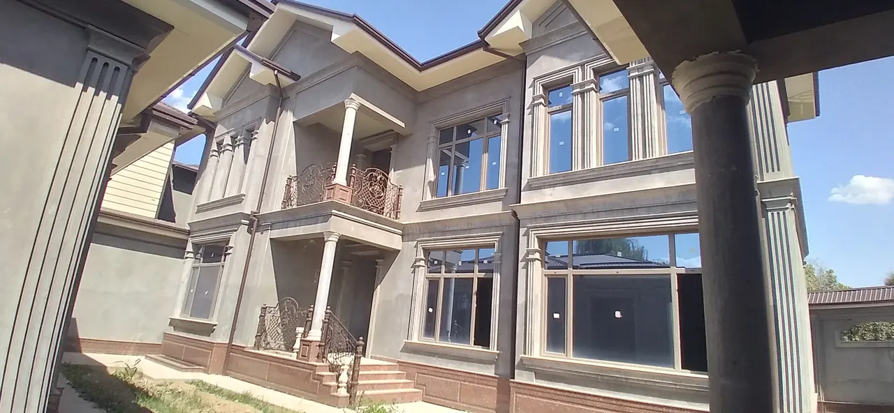 Sotiladi 6 xonali hovli uy, 6.5 sotix, 800 m² — Yunusobod tumani
