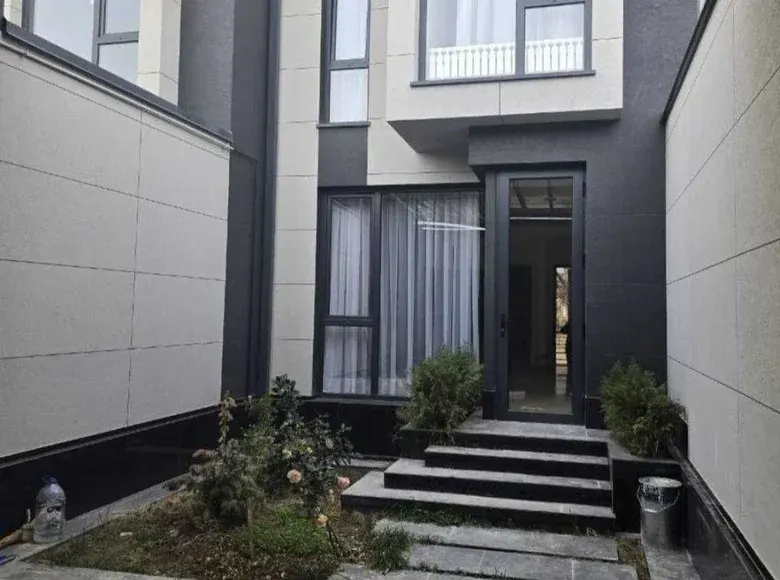 Сотилади 5 хонали ҳовли уй, 1.4 сотих, 265 м² — Юнусобод тумани