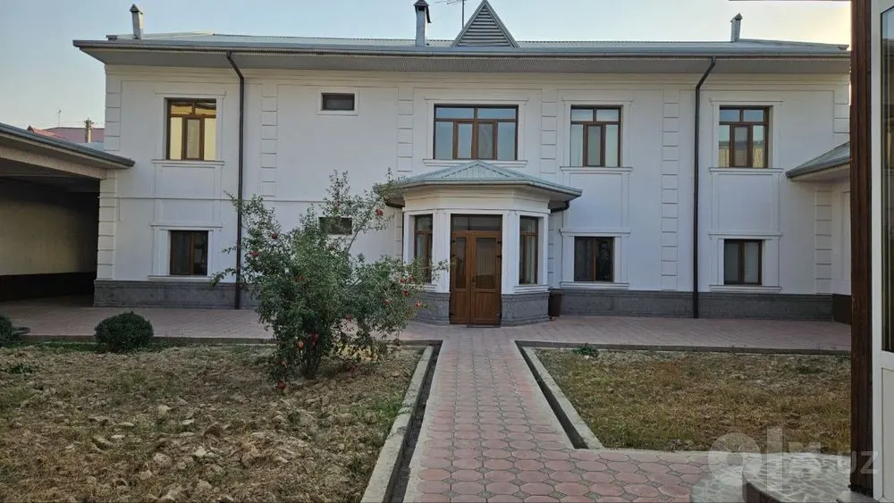 Ijaraga beriladi 9 xonali hovli uy, 7,5 sotix, 500 m², 2 qavatli — Olmazor tumani