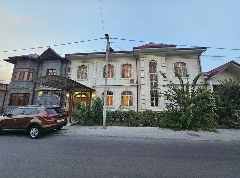 Sotiladi 12 xonali hovli uy, 6 sotix, 700 m², 1/2 qavat — Sergeli tumani