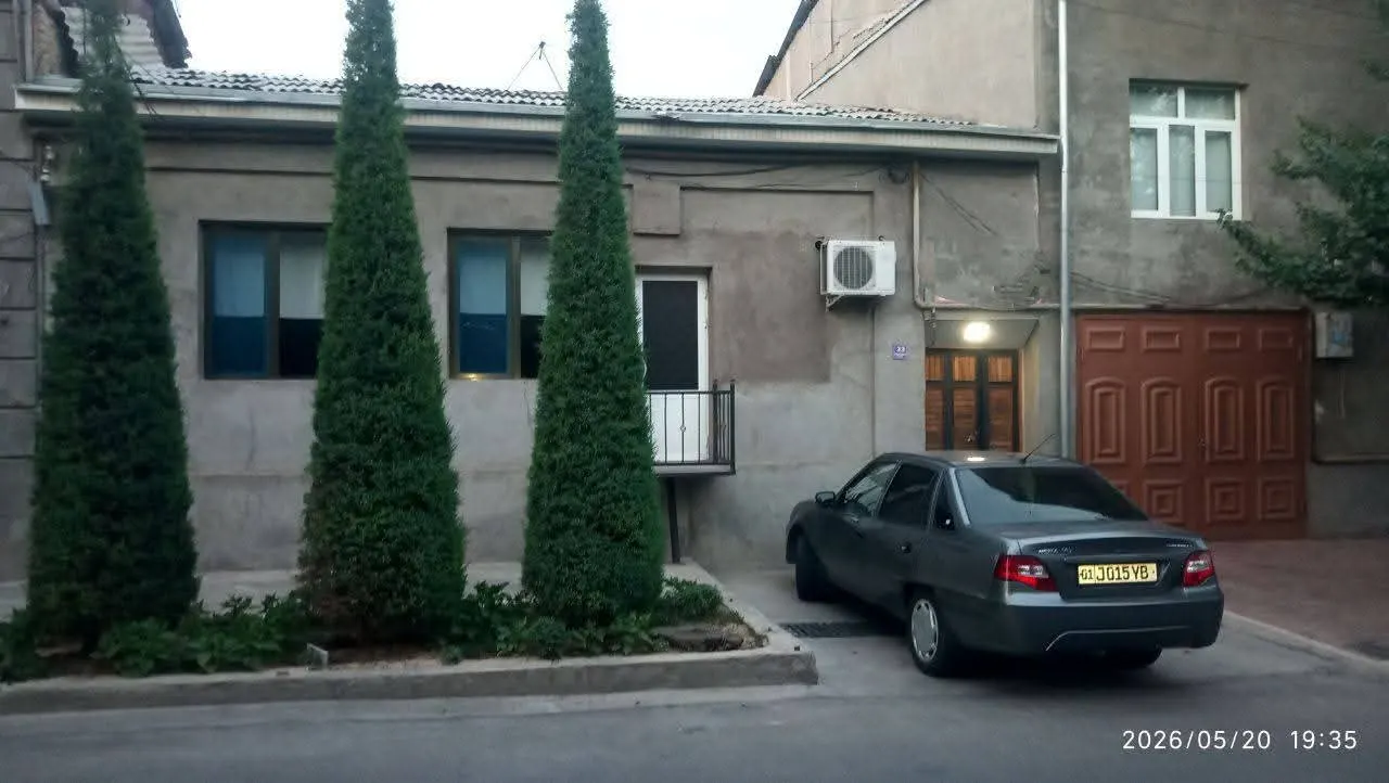 Сотилади 6 хонали ҳовли уй, 2,5 сотих, 2 қаватли — Учтепа тумани