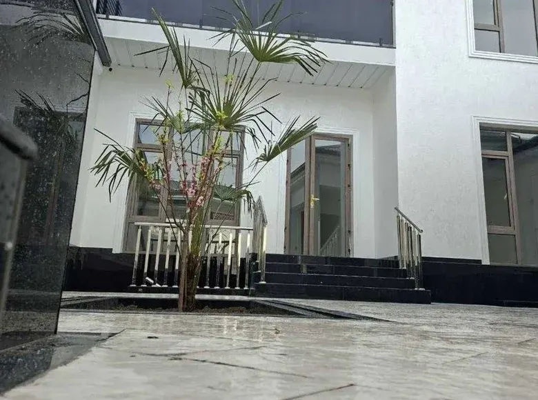 Sotiladi 10 xonali hovli uy, 3,6 sotix, 2 qavatli — Mirobod tumani