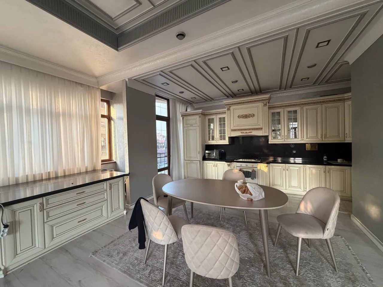 Sotiladi 3 xonali kvartira, 200 m², 3/6 qavat — Yakkasaroy tumani