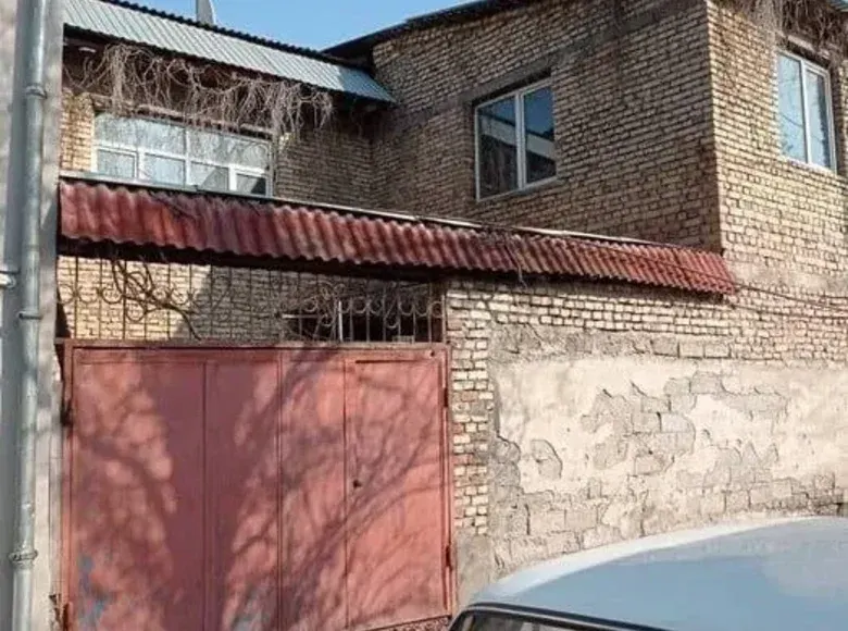 Sotiladi 5 xonali hovli uy, 1.5 sotix, 200 m² — Toshkent shahri