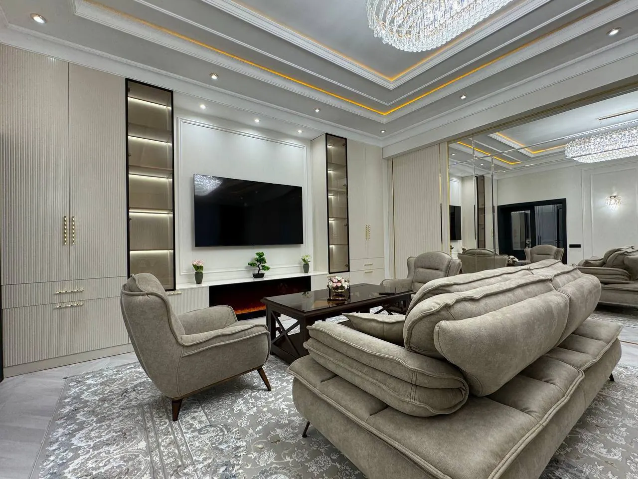 Сдаётся 4-комнатная квартира, 140 м², 6/8 этаж — Мирабадский район