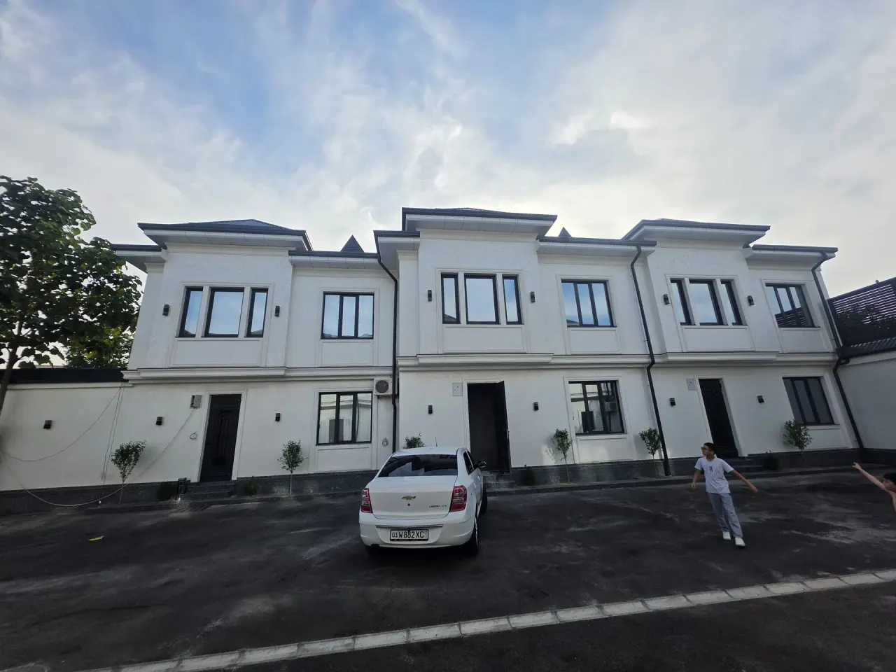 Sotiladi hovli uy, 1 sotix, 3 qavatli — Olmazor tumani