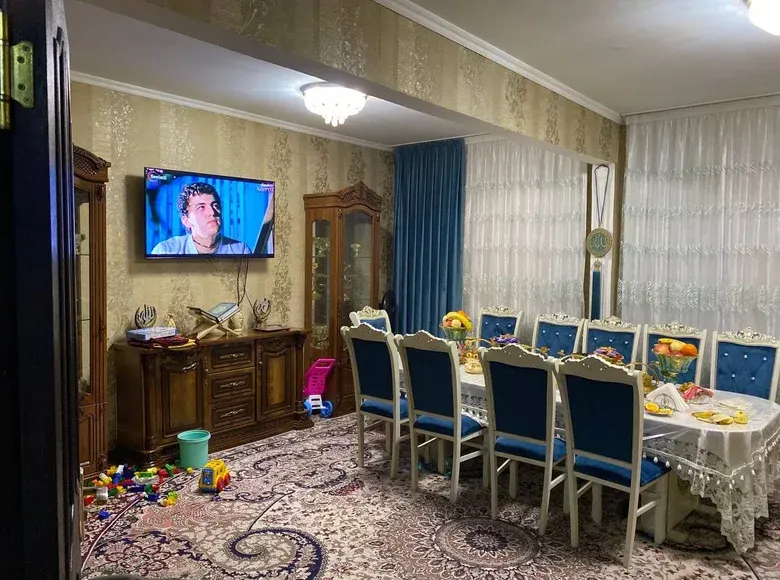 Сотилади 5 хонали квартира, 110 м², 3/5 қават — Миробод тумани