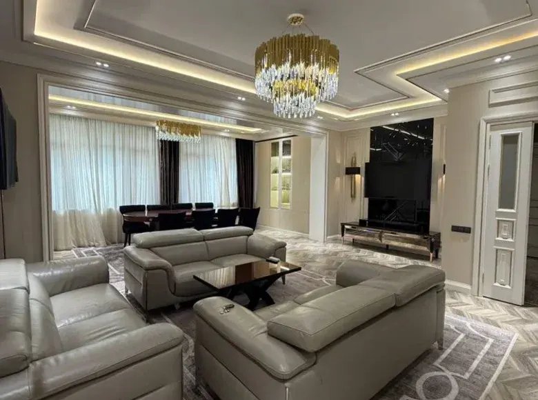 Продаётся 4-комнатная квартира, 140 м², 3/4 этаж — Чиланзарский район