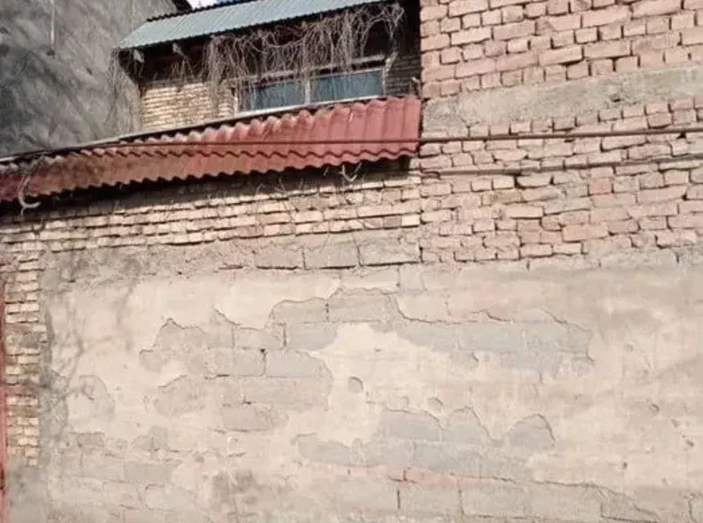 Sotiladi 5 xonali hovli uy, 200 m² — Mirobod tumani