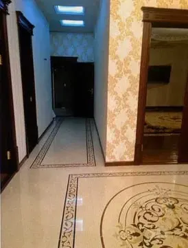 Сдаётся 4-комнатная квартира, 180 м², 1/4 этаж — Мирабадский район