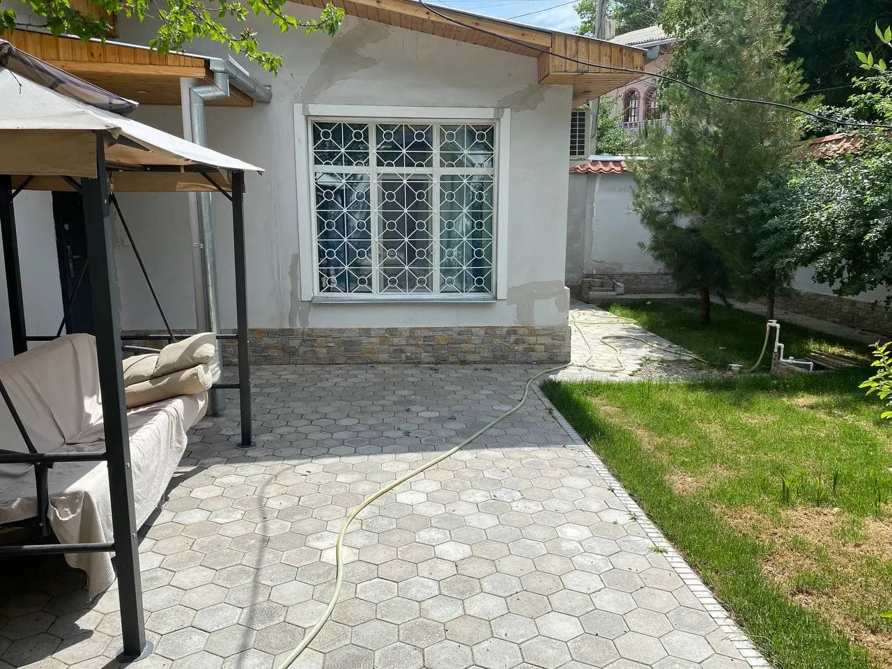 Ijaraga beriladi 4 xonali hovli uy, 3 sotix — Yakkasaroy tumani
