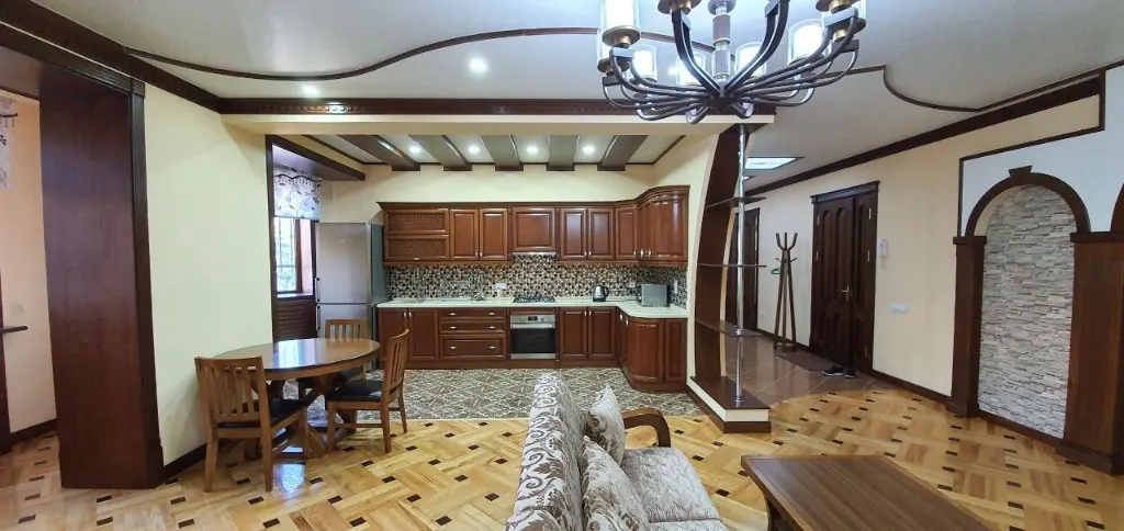 Ijaraga beriladi 4 xonali kvartira, 150 m², 3/8 qavat — Mirobod tumani