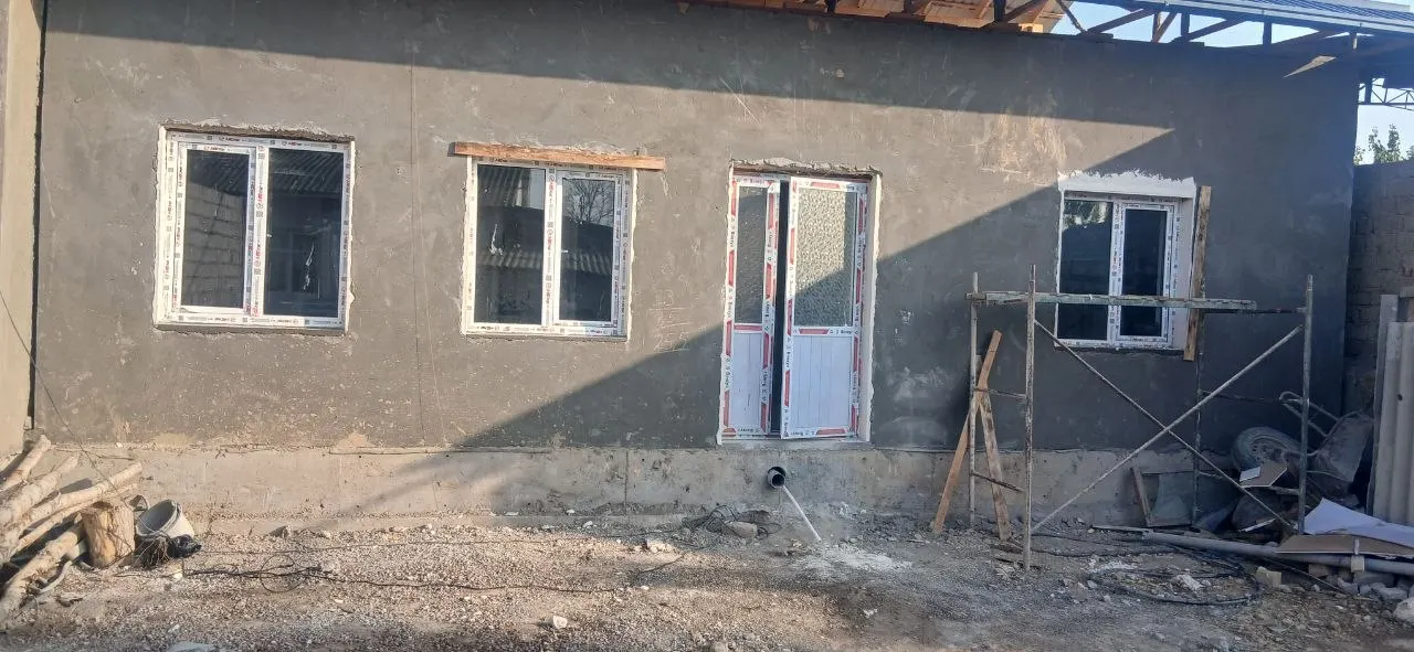 Сотилади 3 хонали ҳовли уй, 1,7 сотих, 1 қаватли — Ўртачирчиқ тумани