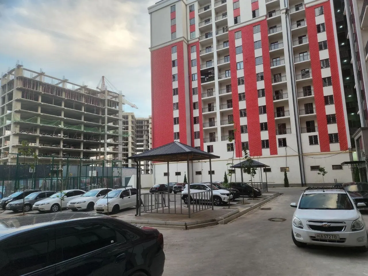 Sotiladi 3 xonali kvartira, 74 m², 3/12 qavat — Yangihayot tumani