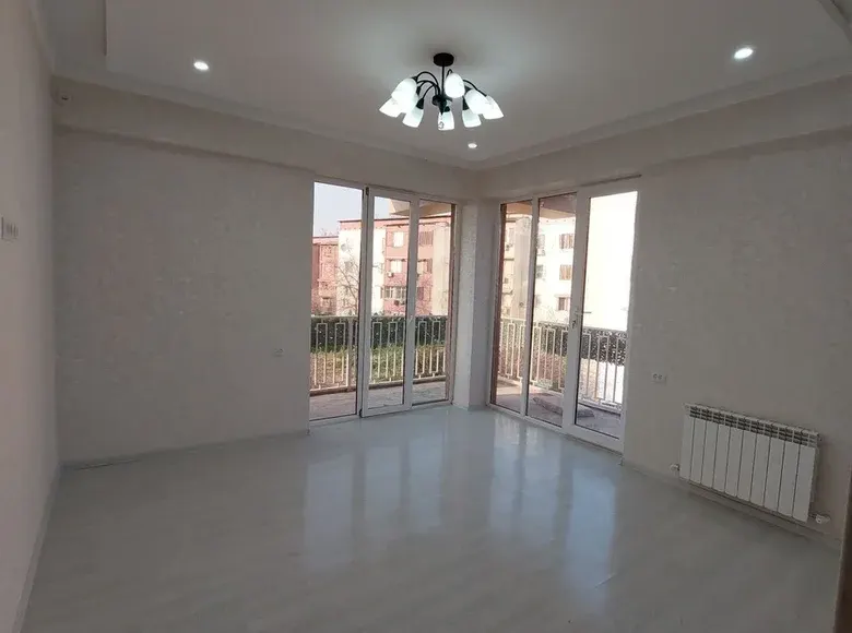 Sotiladi 3 xonali kvartira, 90 m², 2/9 qavat — Yunusobod tumani