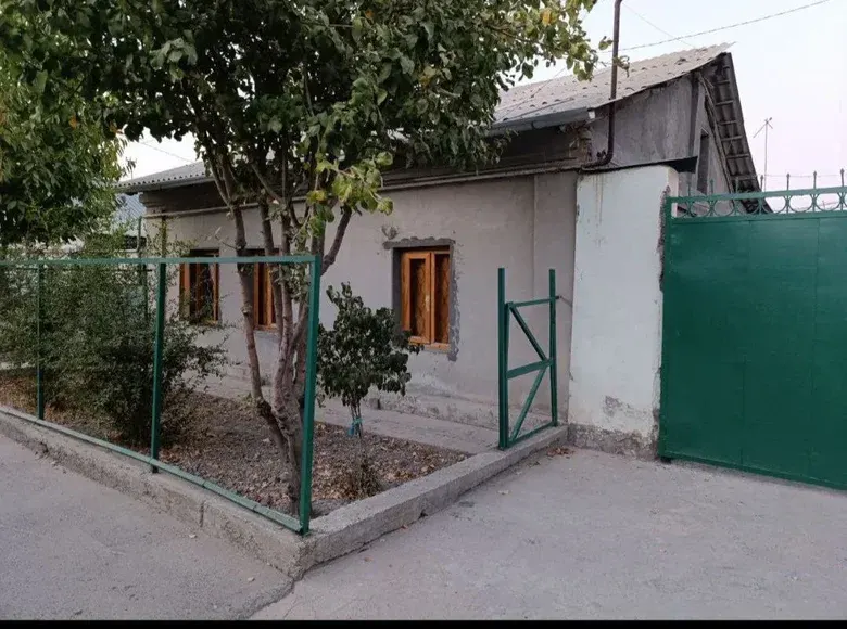 Sotiladi 8 xonali hovli uy, 4.2 sotix — Yashnobod tumani