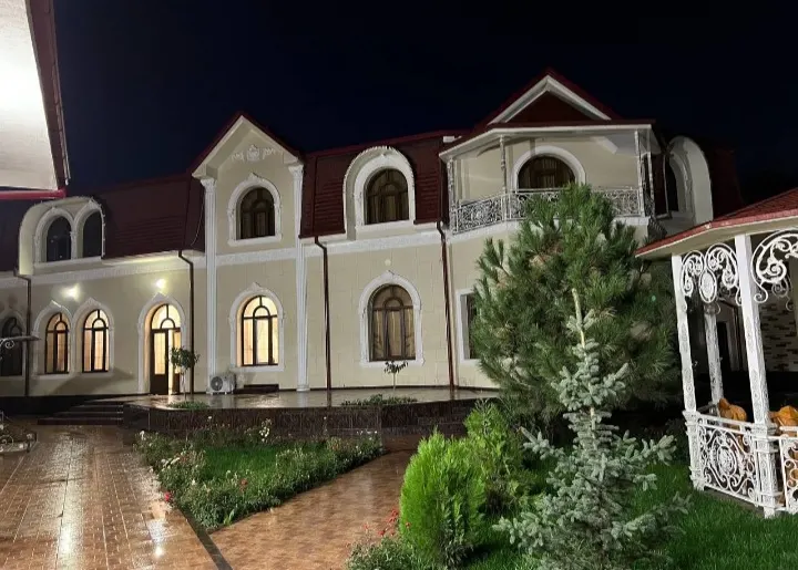 Сдаётся 6-комнатный дом, 10 сот., 1000 м², 2/2 этаж — Яккасарайский район