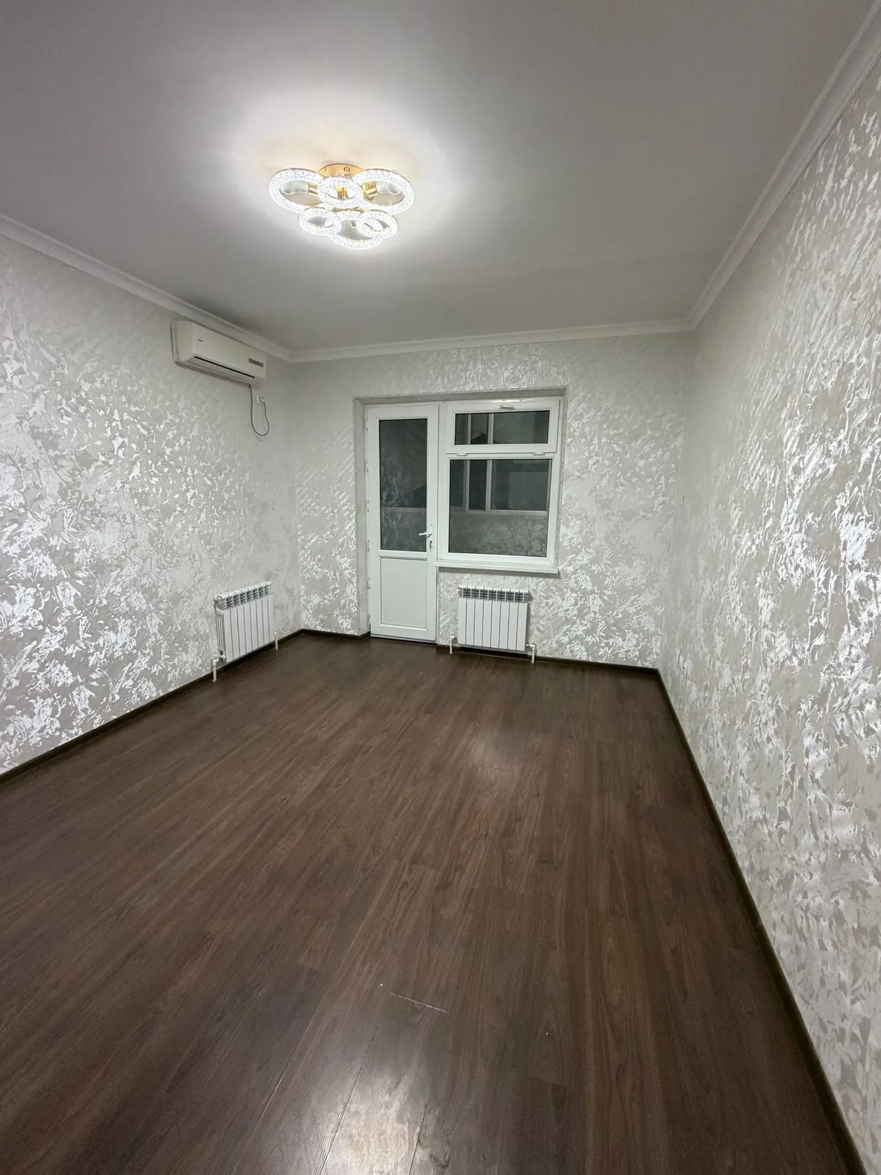 Sotiladi 2 xonali kvartira, 60 m², 1/9 qavat — Yangihayot tumani