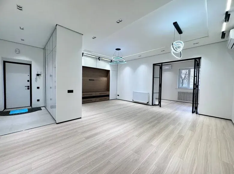 Sotiladi 2 xonali kvartira, 100 m², 2/5 qavat — Yashnobod tumani