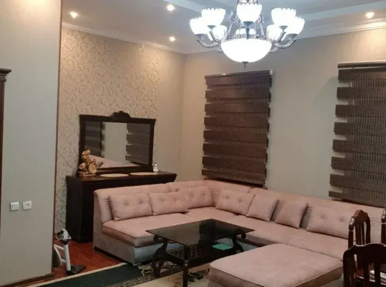 Продаётся 4-комнатная квартира, 92 м², 3/4 этаж — Яккасарайский район