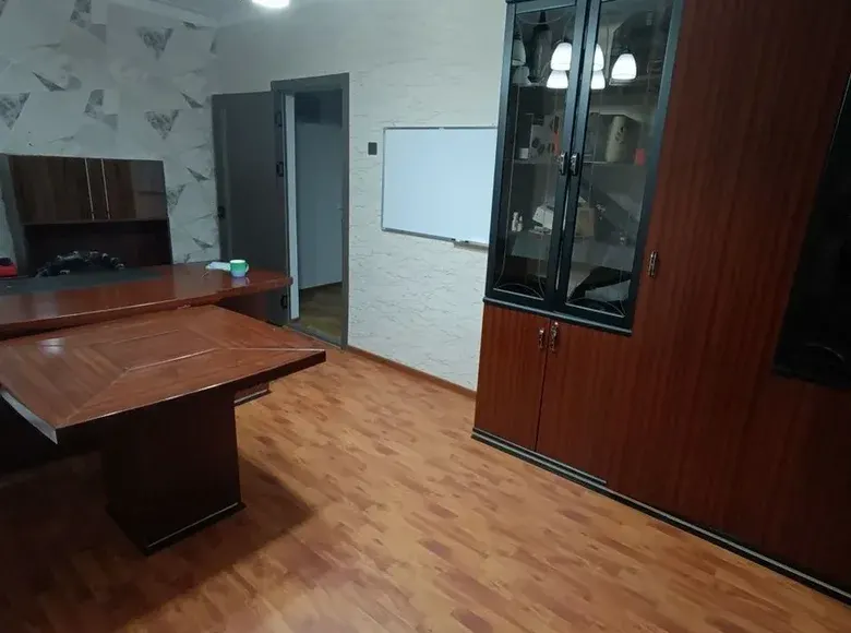 Продаётся 2-комнатная квартира, 40 м², 1/4 этаж — Юнусабадский район