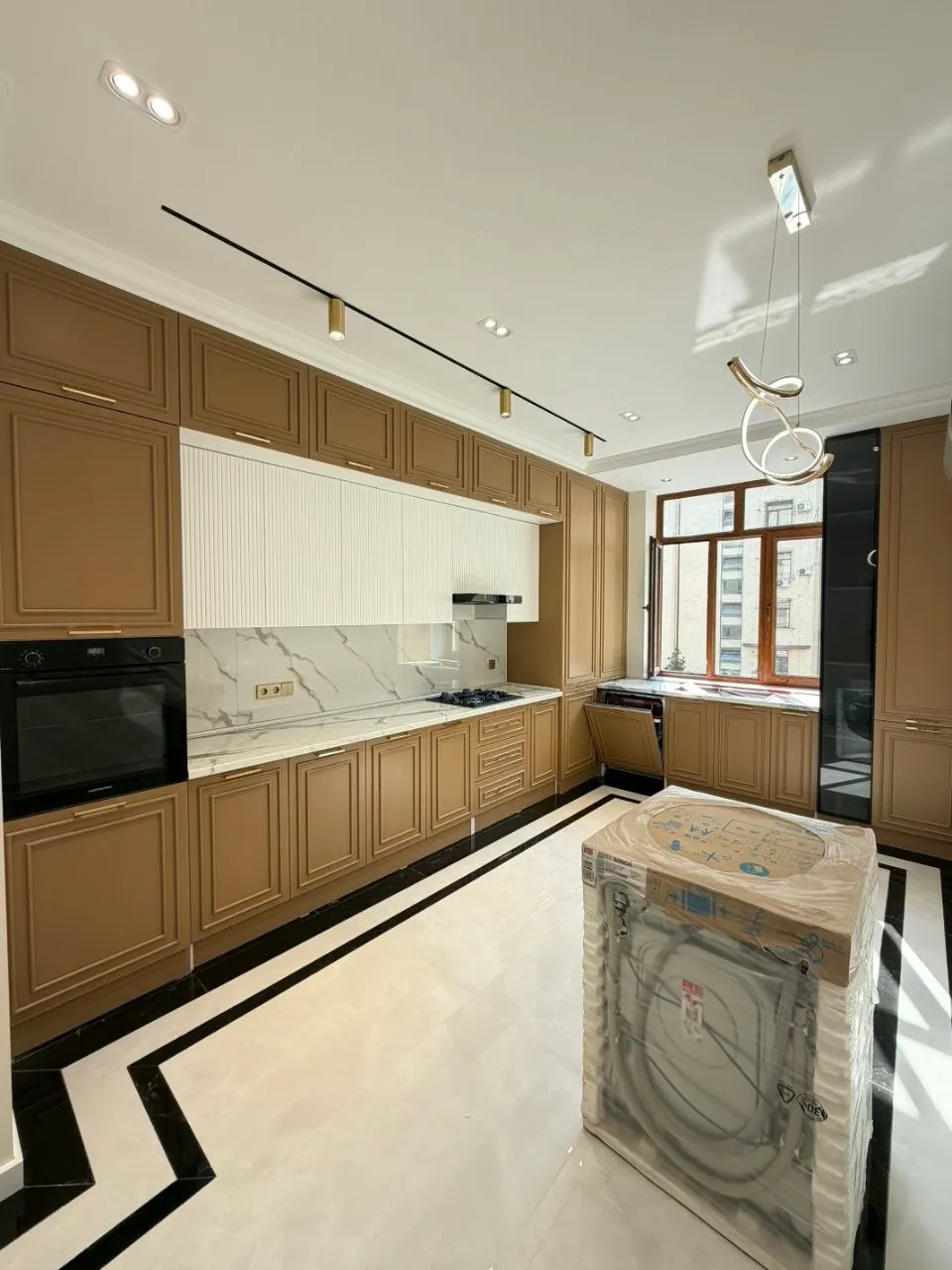 Sotiladi 3 xonali kvartira, 100 m², 3/8 qavat — Yashnobod tumani