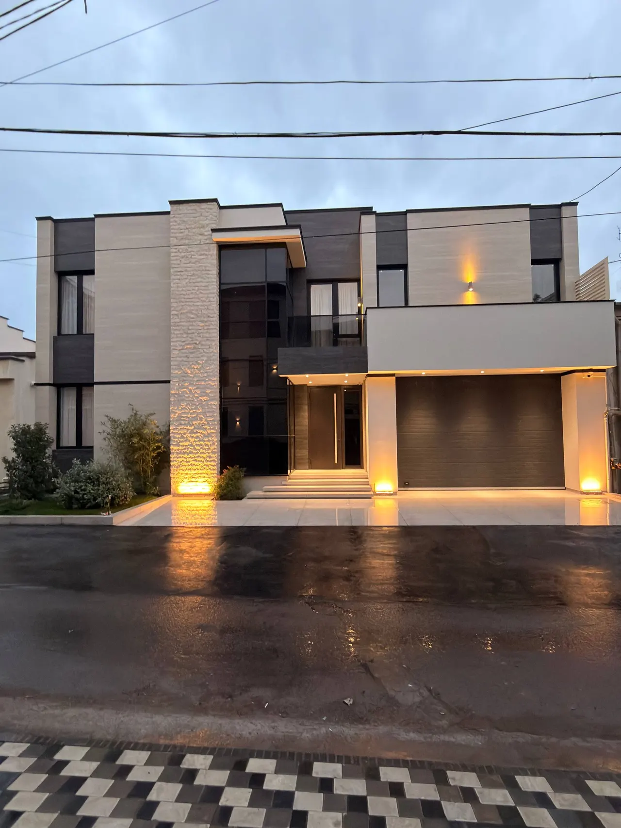 Sotiladi 6 xonali hovli uy, 5 sotix, 3 qavatli — Mirzo Ulugʻbek tumani