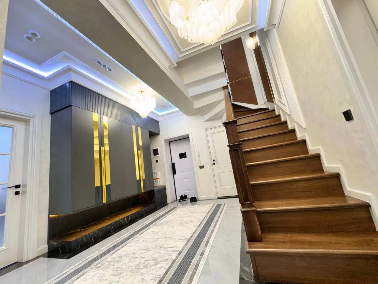Sotiladi 6 xonali hovli uy, 260 m² — Yashnobod tumani