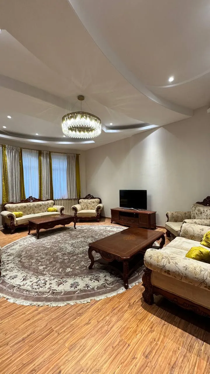Ijaraga beriladi 5 xonali hovli uy, 7 sotix, 700 m², 3/3 qavat — Mirzo Ulugʻbek tumani
