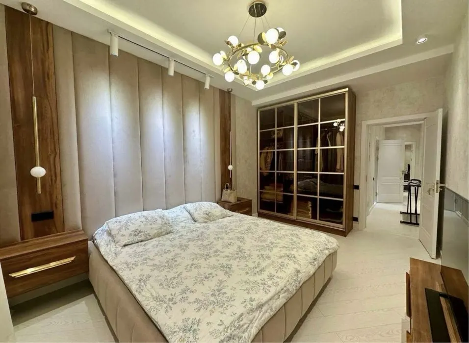 Сдаётся 3-комнатная квартира, 100 м², 1/9 этаж — Шайхантахурский район