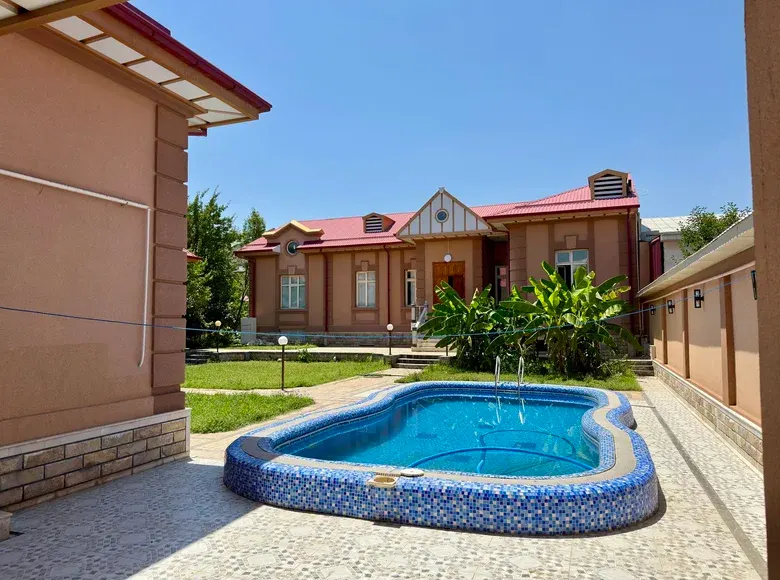 Sotiladi 12 xonali hovli uy, 18 sotix, 1800 m² — Qibray tumani